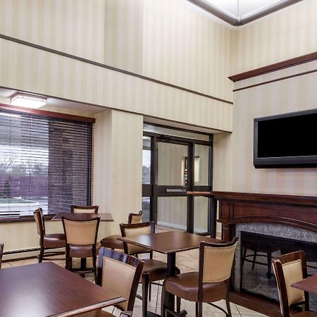 Days Inn By Wyndham Utica Buitenkant foto