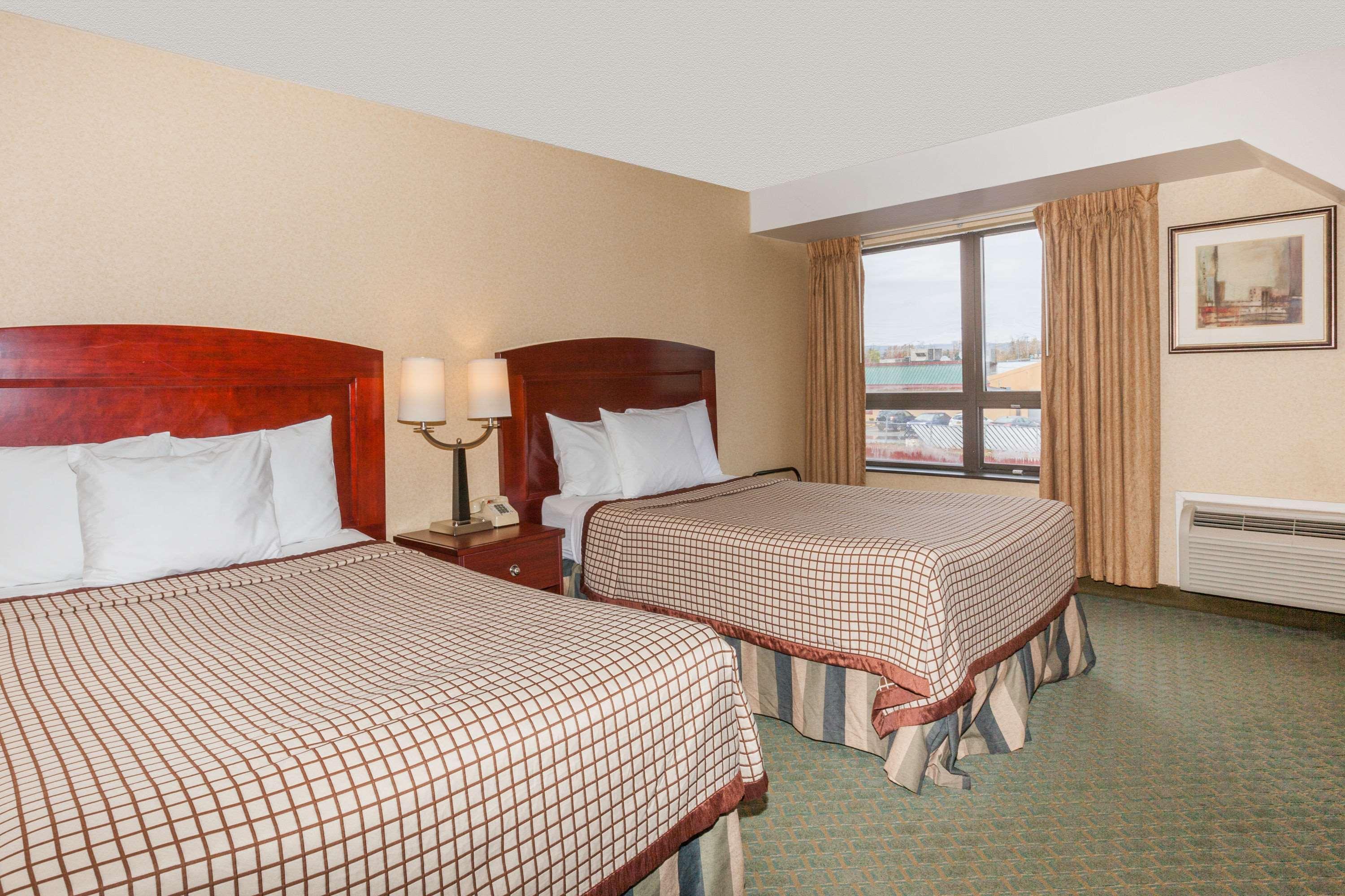 Days Inn By Wyndham Utica Buitenkant foto
