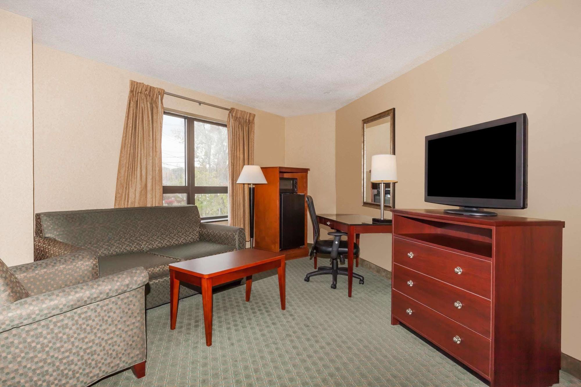 Days Inn By Wyndham Utica Buitenkant foto