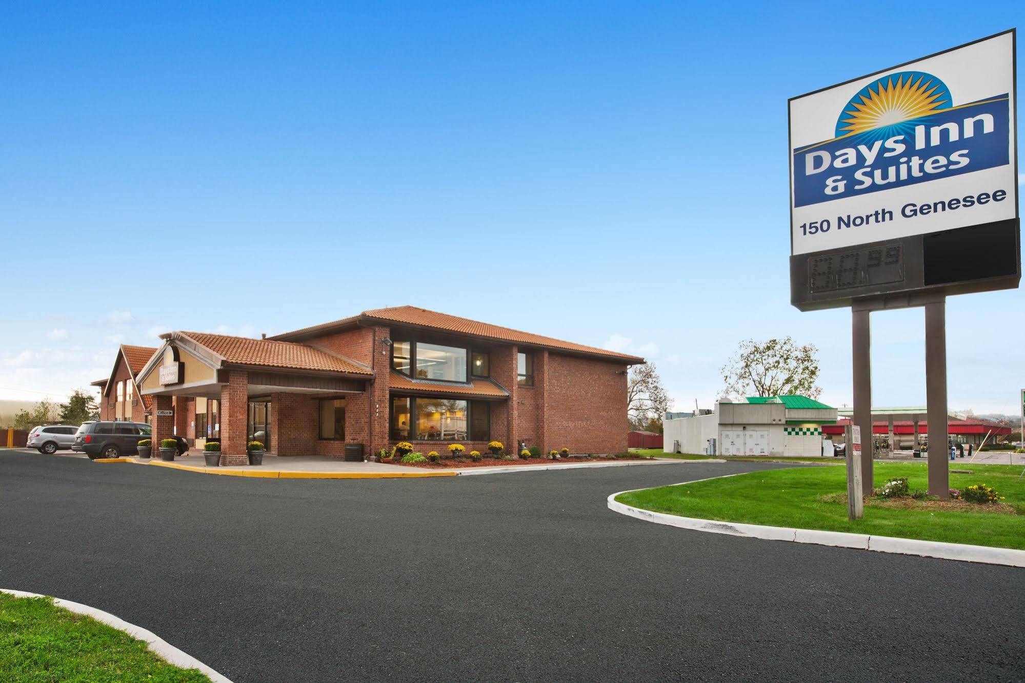 Days Inn By Wyndham Utica Buitenkant foto